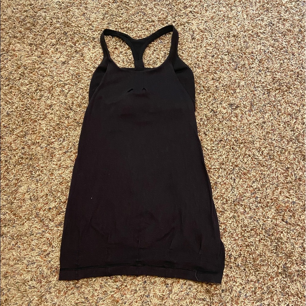 black lululemon tank with built in bra